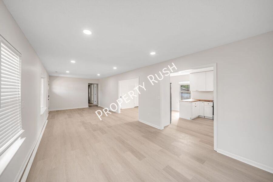 1104 Queens Dr - Photo 3 of 24