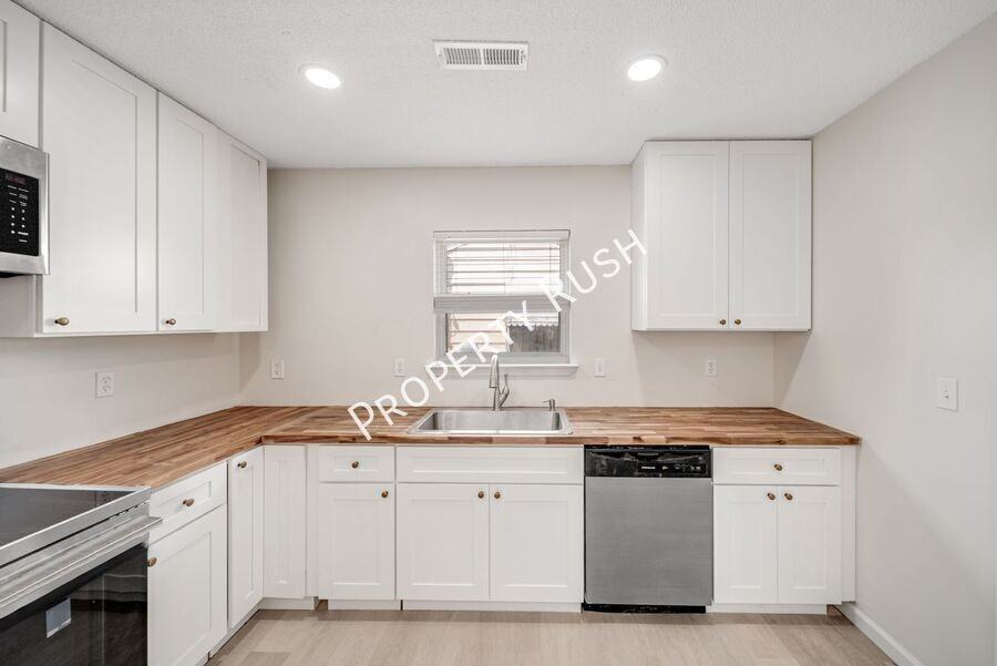 1104 Queens Dr - Photo 7 of 24