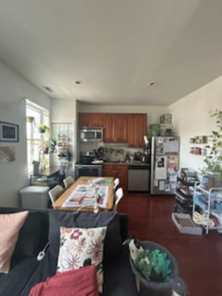 1422 Christian St #3F - Photo 2 of 9