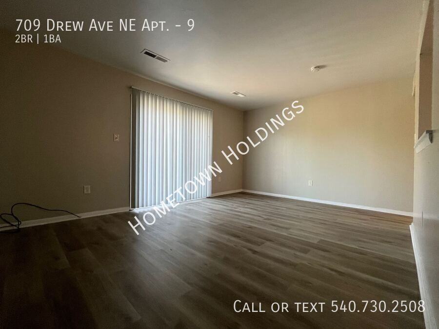 709 Drew Ave Ne #9 - Photo 2 of 10