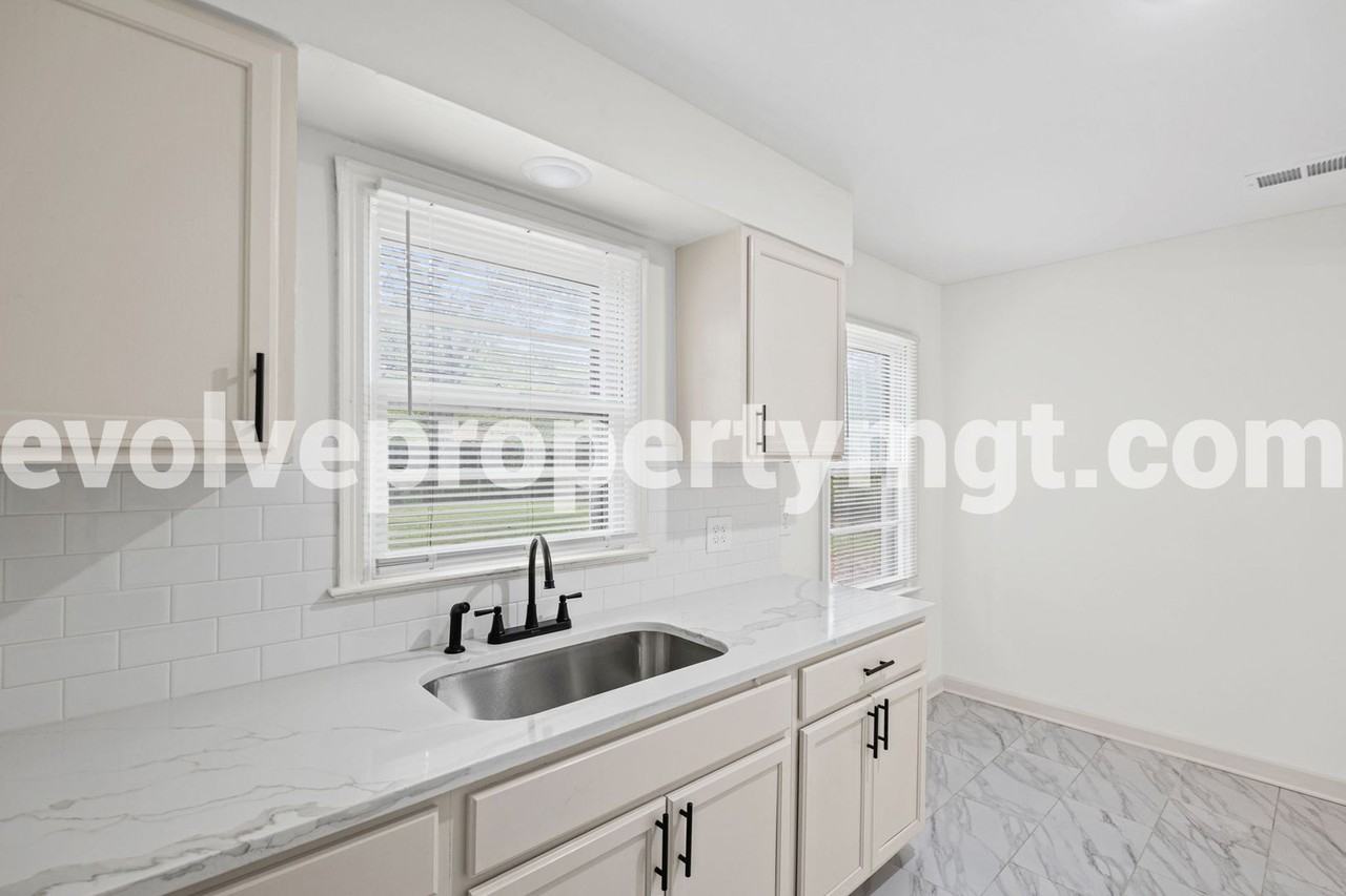 1564 S Perkins Rd - Photo 6 of 18