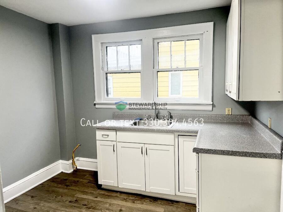 1012 Brown St - Photo 3 of 30