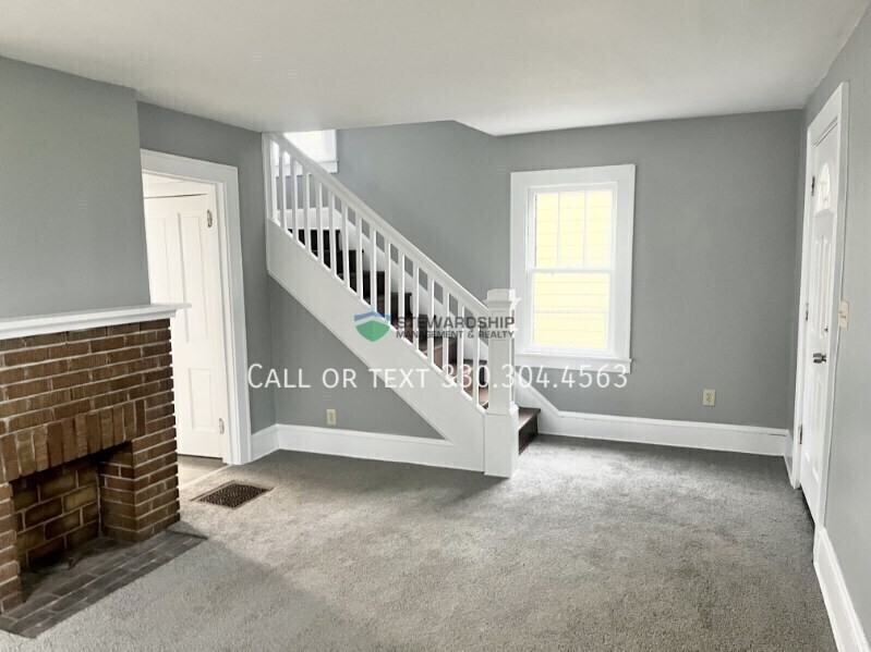 1012 Brown St - Photo 5 of 30