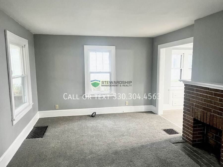 1012 Brown St - Photo 4 of 32
