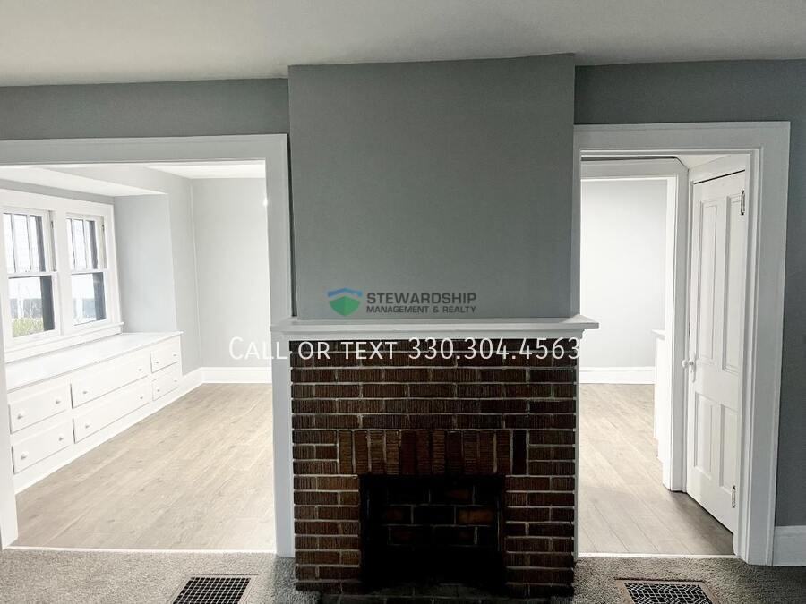 1012 Brown St - Photo 5 of 32