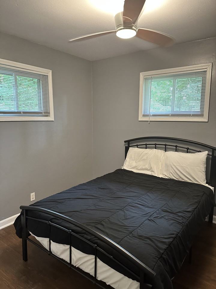 1954 Dobbins Dr Nw #D - Photo 4 of 5