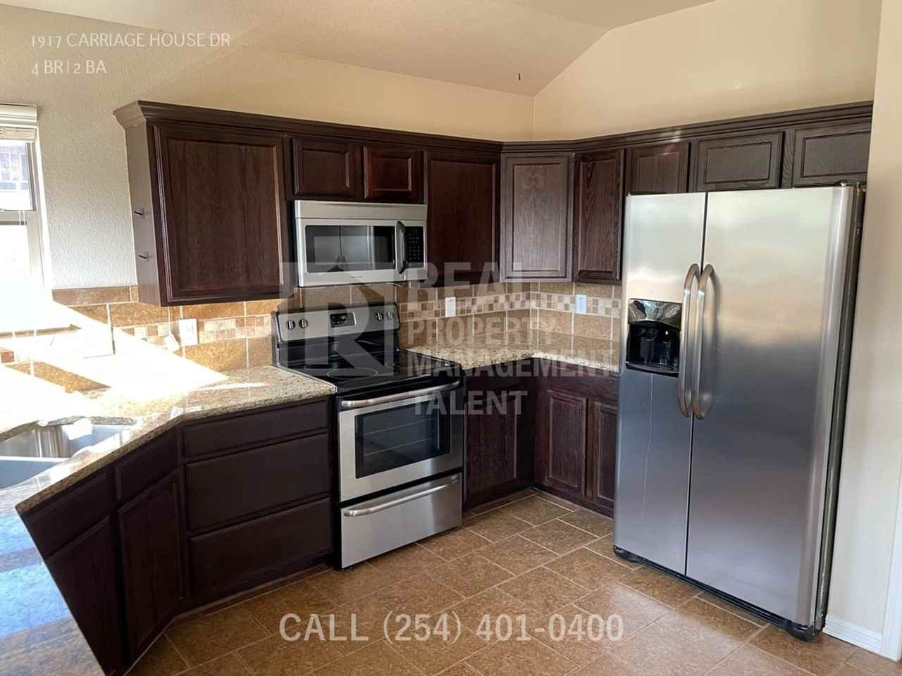 1917 Carriage House Dr - Photo 4 of 15