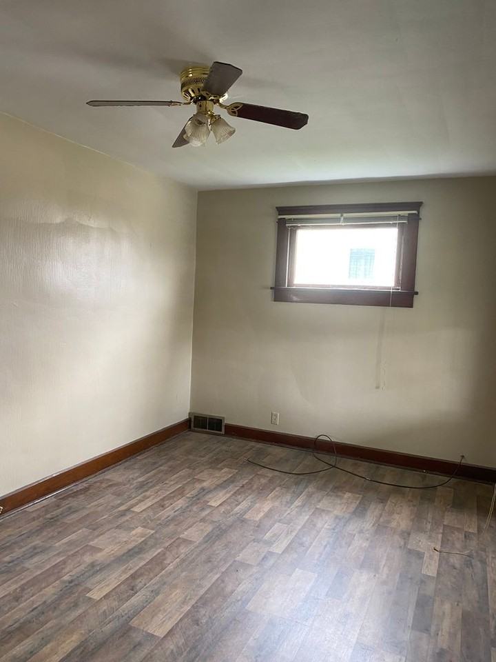 1007 Huey St - Photo 4 of 11