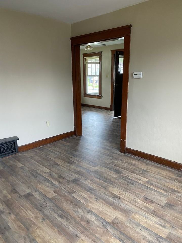 1007 Huey St - Photo 5 of 11