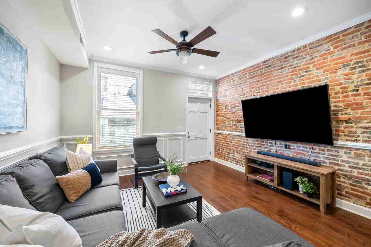 1206 S Charles St - Photo 5 of 40