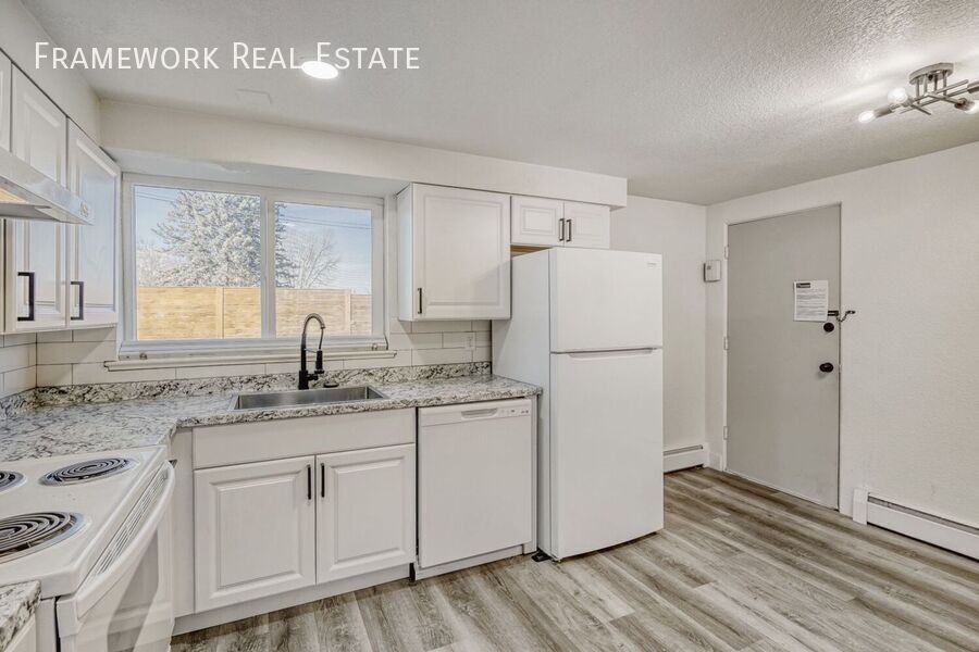 1685 Reed St #3 - Photo 7 of 32