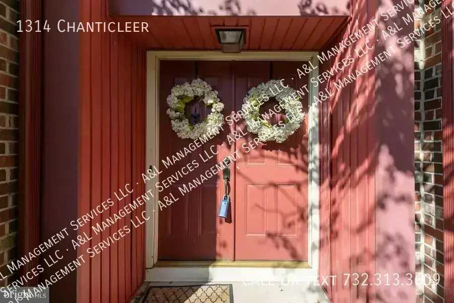 1314 Chanticleer - Photo 2 of 31