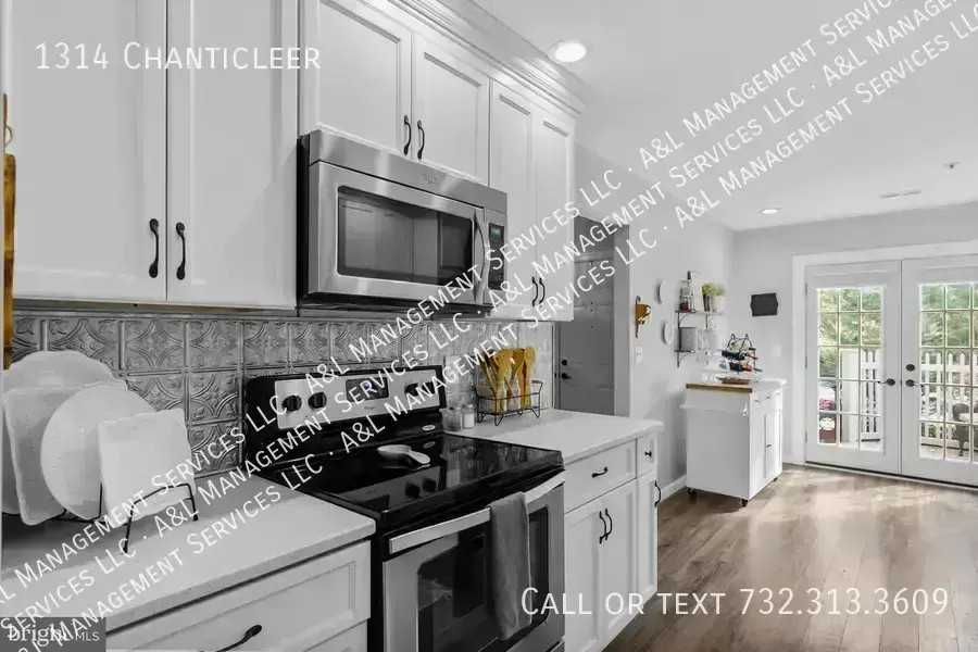 1314 Chanticleer - Photo 4 of 31