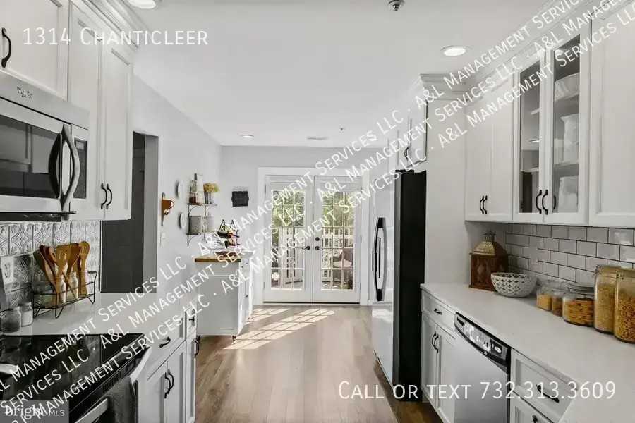 1314 Chanticleer - Photo 7 of 31