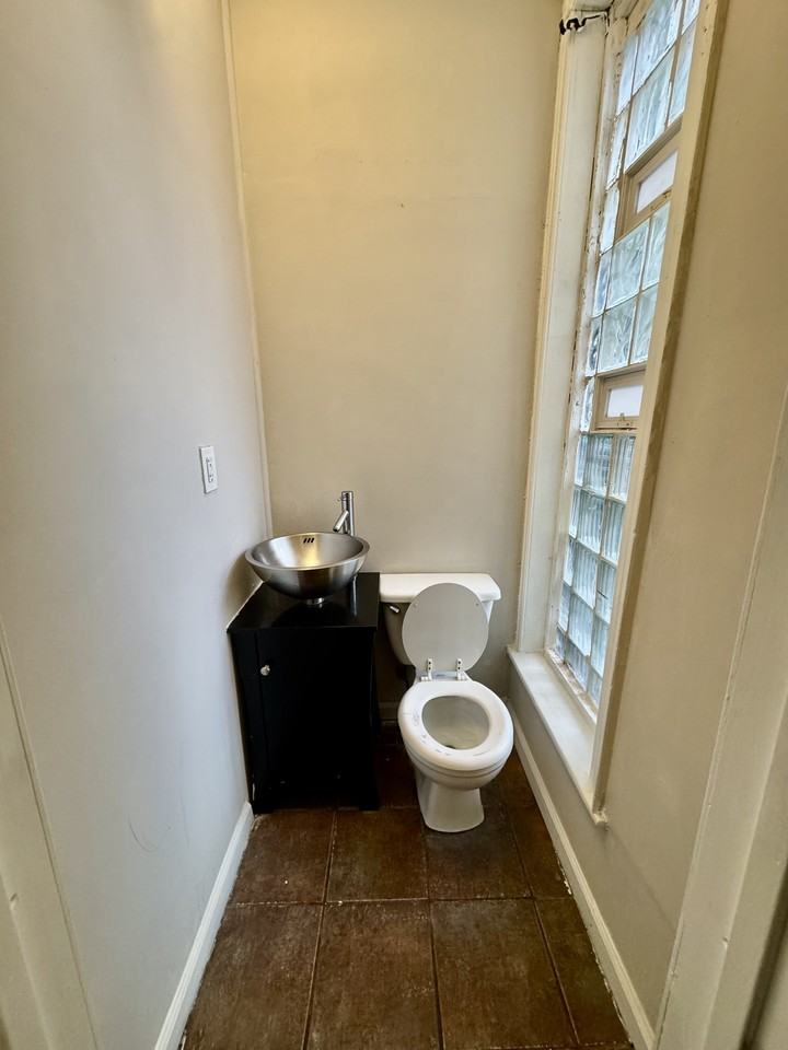 925 E Westmoreland St - Photo 7 of 16