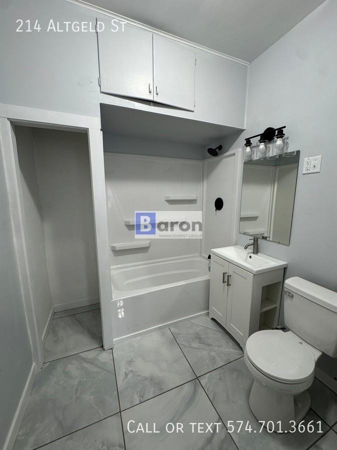 214 Altgeld St - Photo 3 of 7