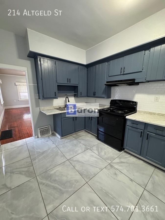 214 Altgeld St - Photo 4 of 7