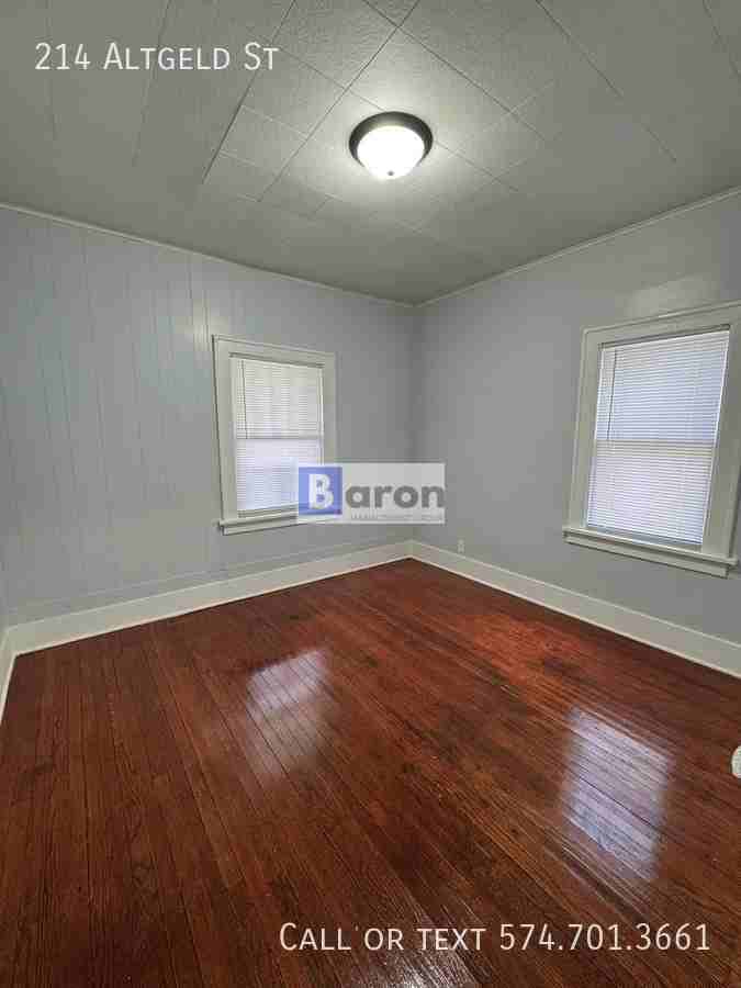214 Altgeld St - Photo 5 of 7