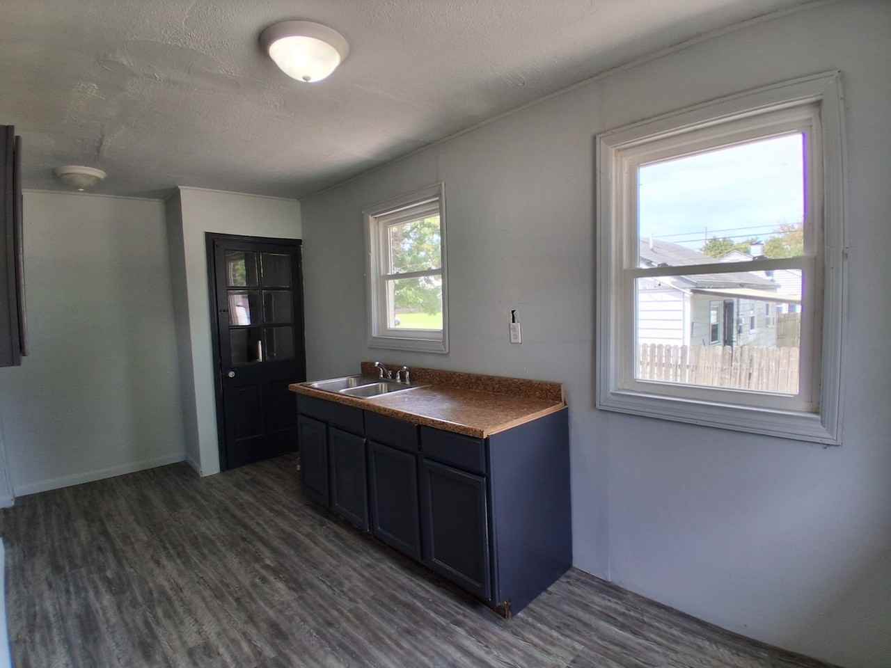 1497 E Fairchild St #E - Photo 3 of 15