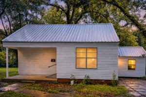 featured image of 2418 Alma St