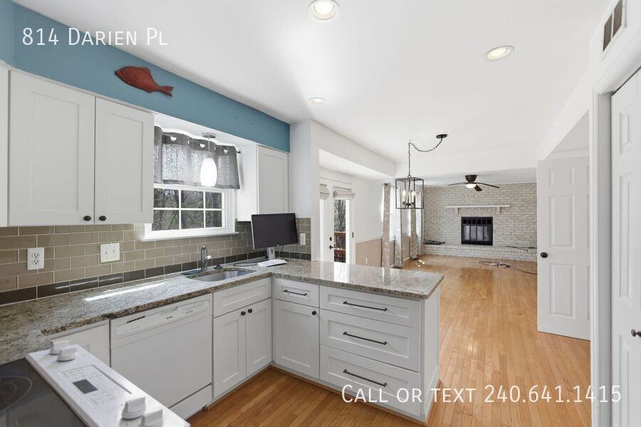 814 Darien Pl - Photo 7 of 35