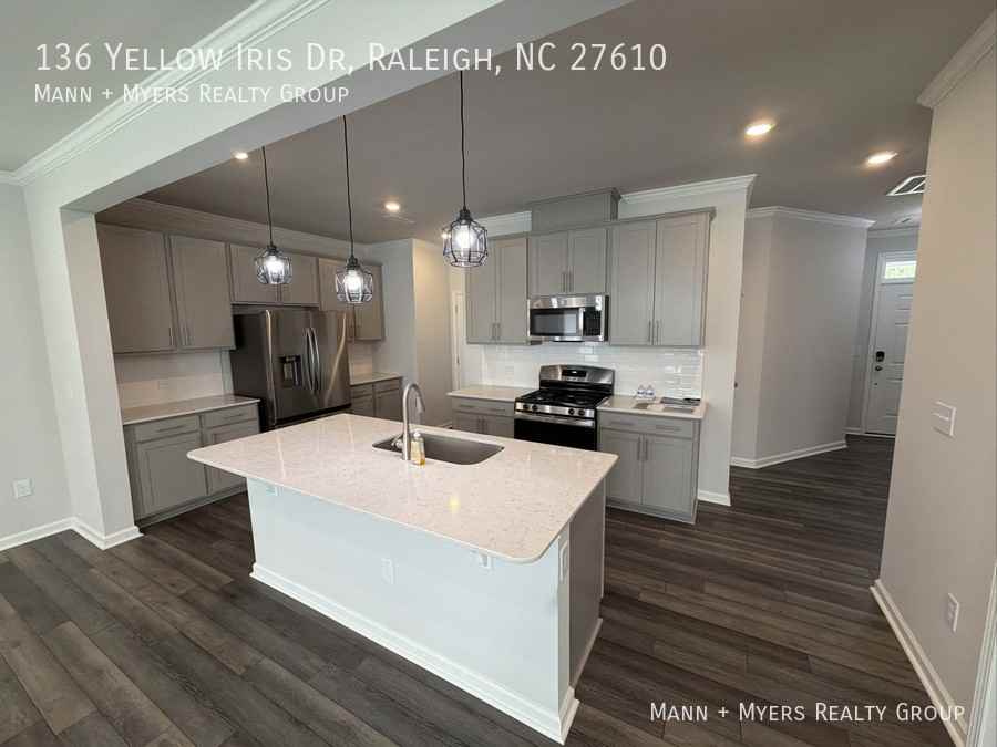 136 Yellow Iris Dr - Photo 3 of 26