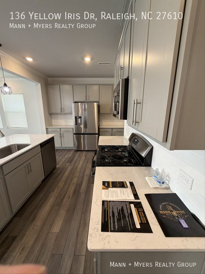 136 Yellow Iris Dr - Photo 4 of 26