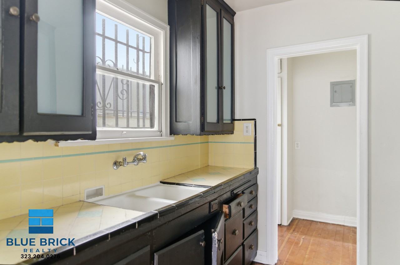 1114 Figueroa Ter - Photo 2 of 18