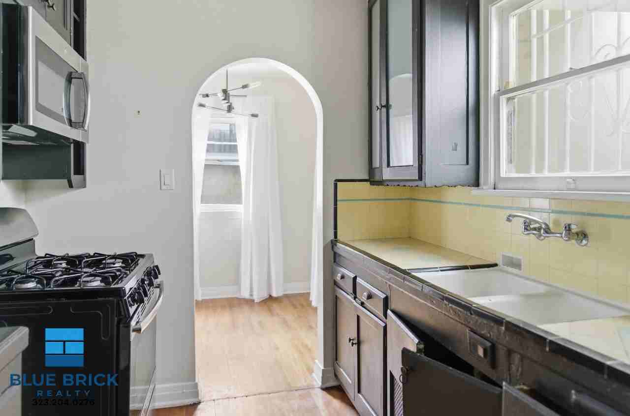 1114 Figueroa Ter - Photo 7 of 18