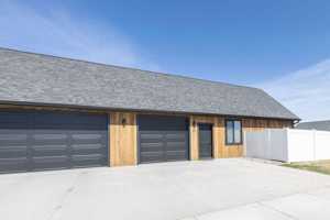 featured image of 215 E 5th S