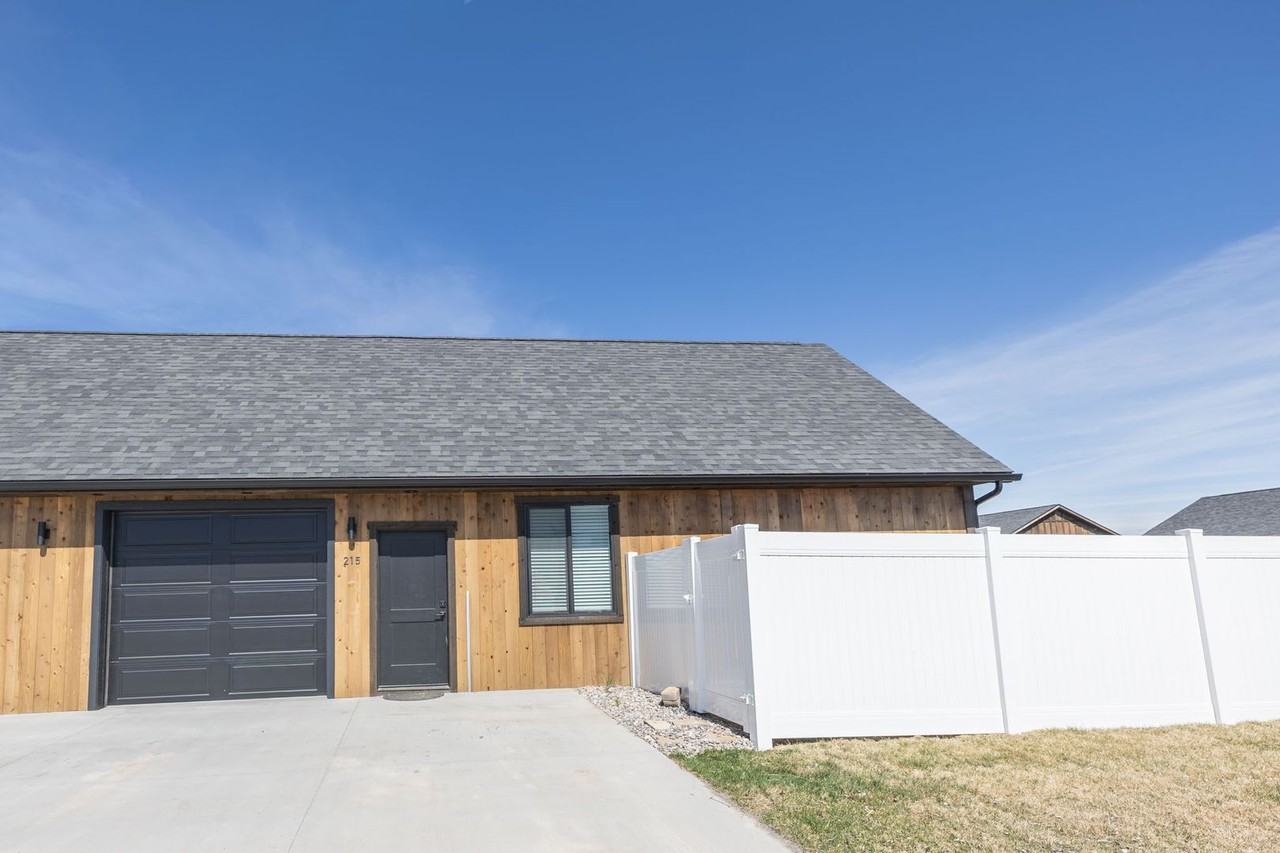 215 E 5th S - Photo 2 of 16