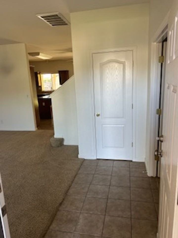 580 W Sunset St - Photo 4 of 33