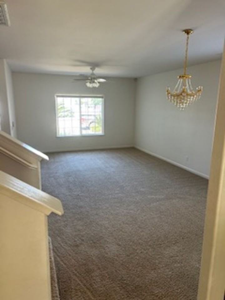 580 W Sunset St - Photo 7 of 33