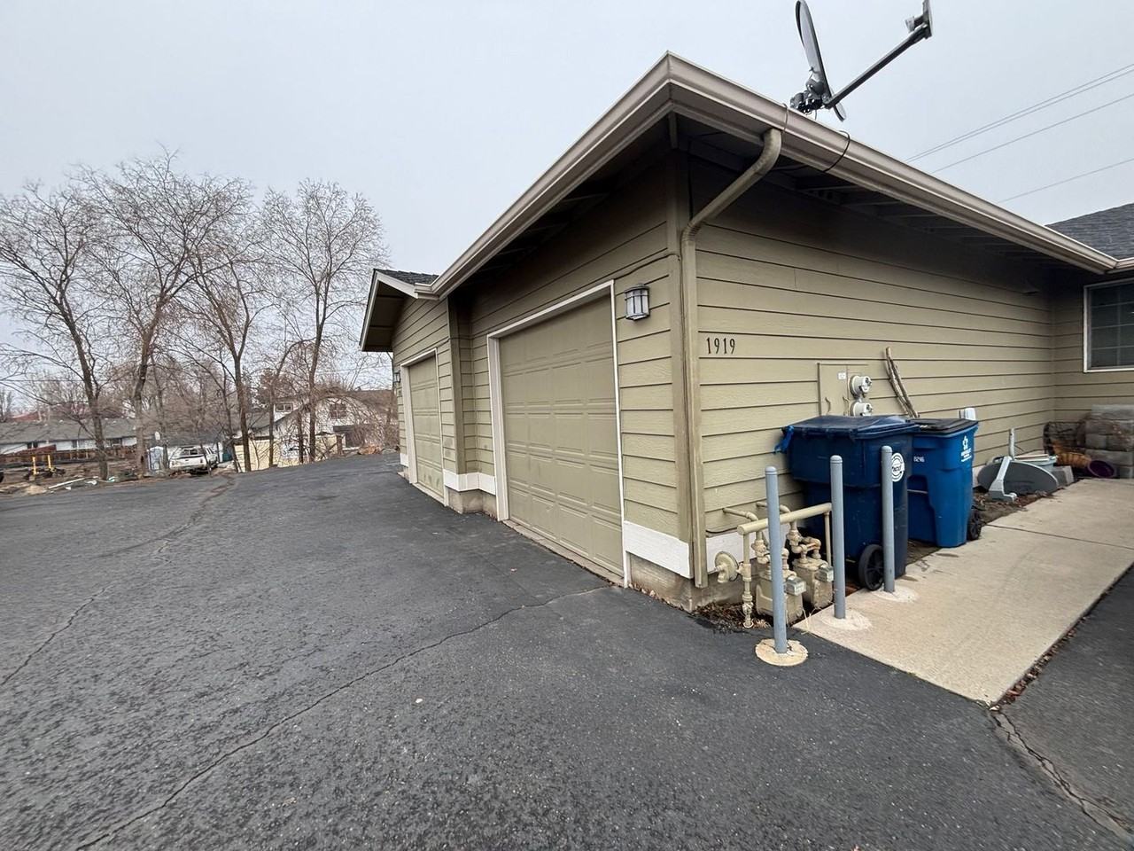 1919 Nw Cedar Ave - Photo 2 of 13