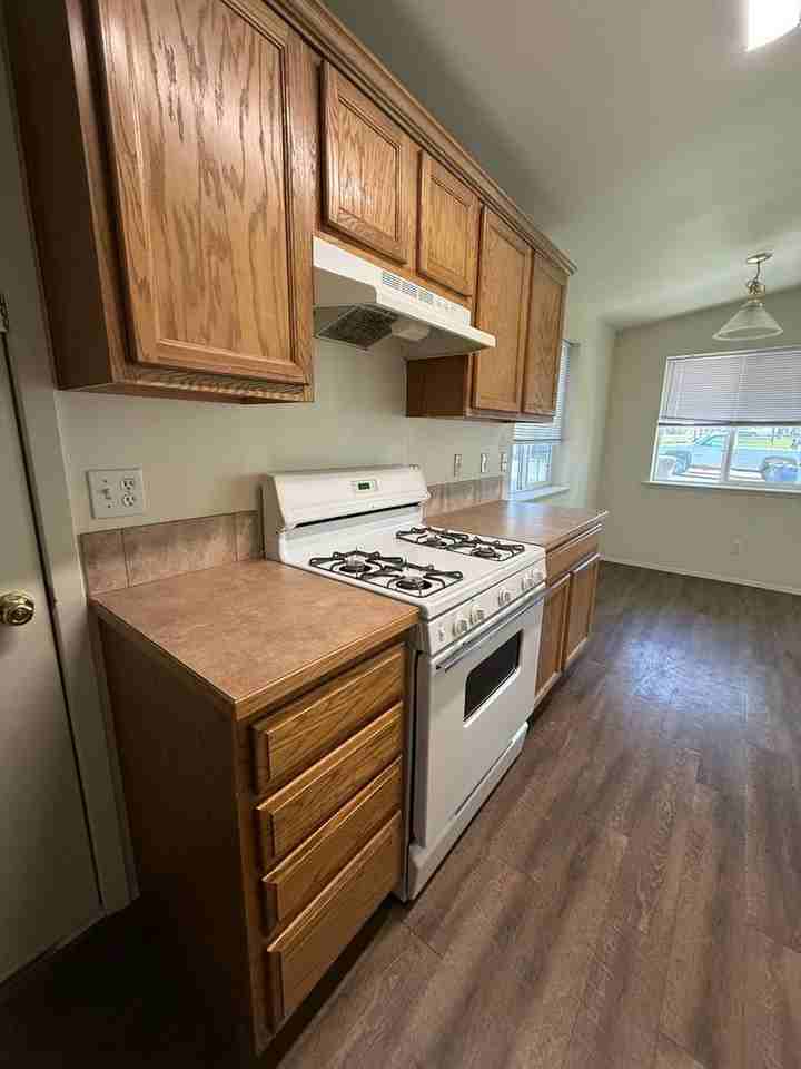 1919 Nw Cedar Ave - Photo 6 of 13