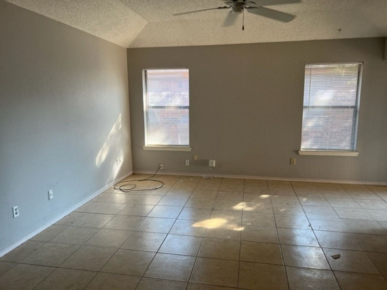 1712 San Rafael St - Photo 5 of 11