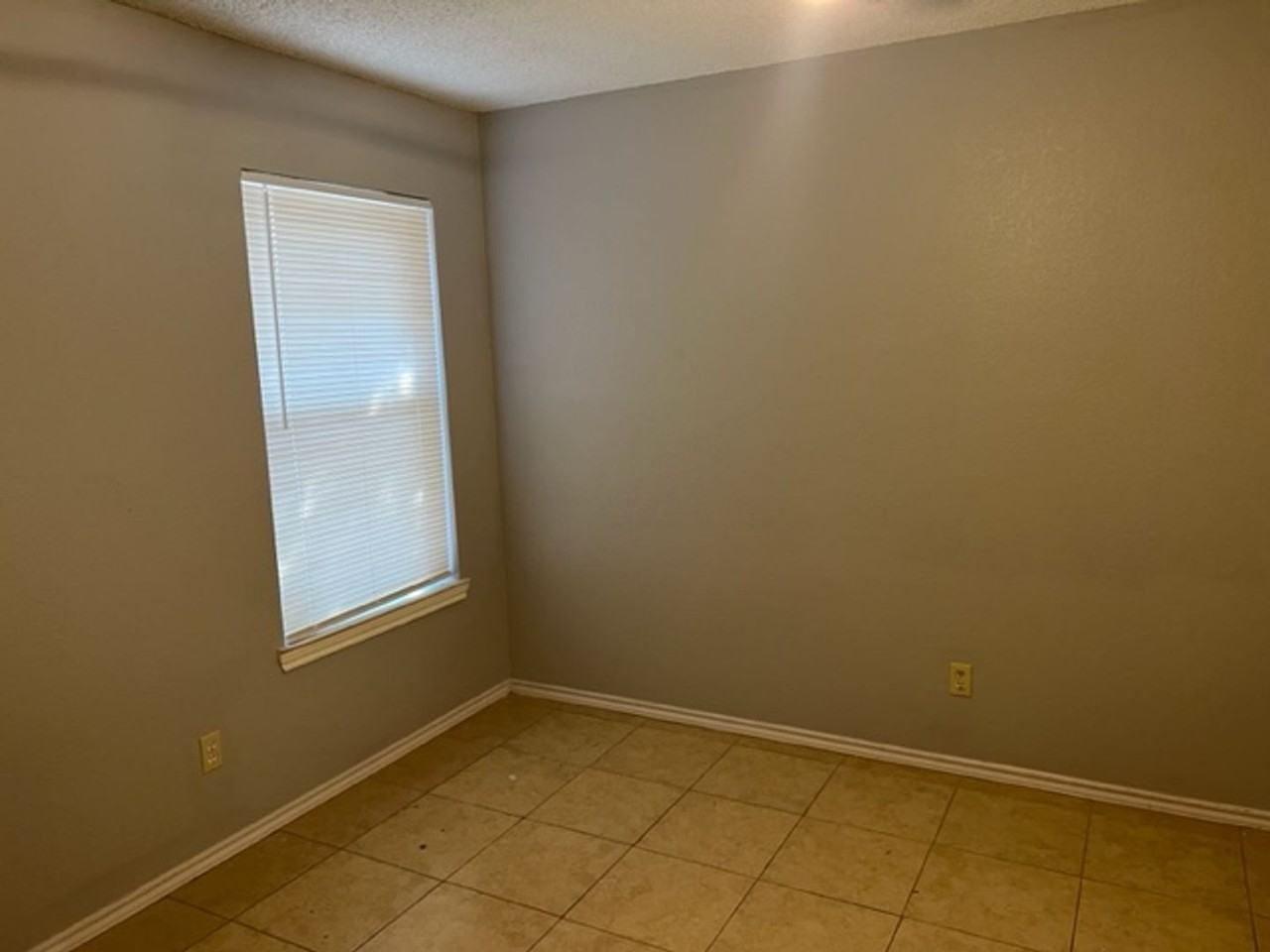 1712 San Rafael St - Photo 7 of 11