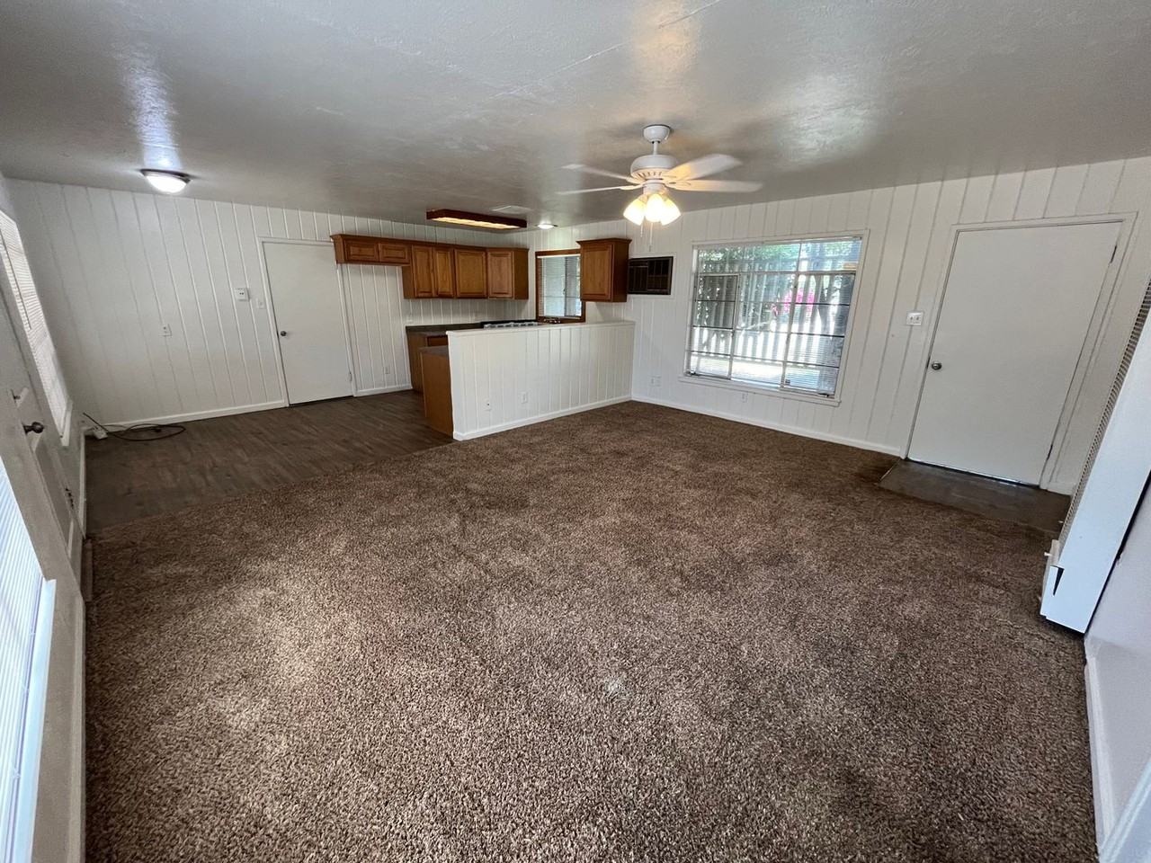 315 W Kaweah Ave - Photo 2 of 14