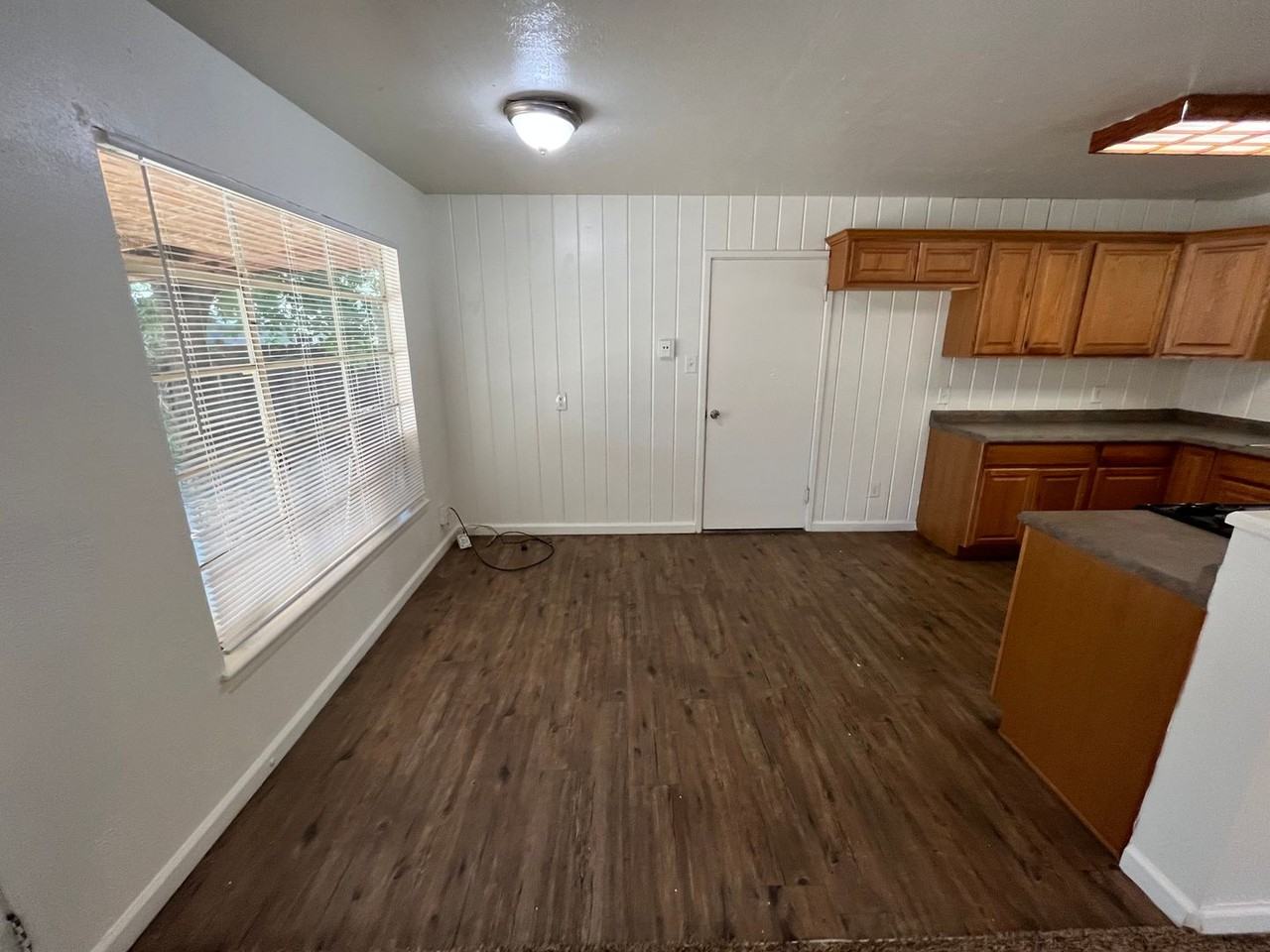 315 W Kaweah Ave - Photo 3 of 14