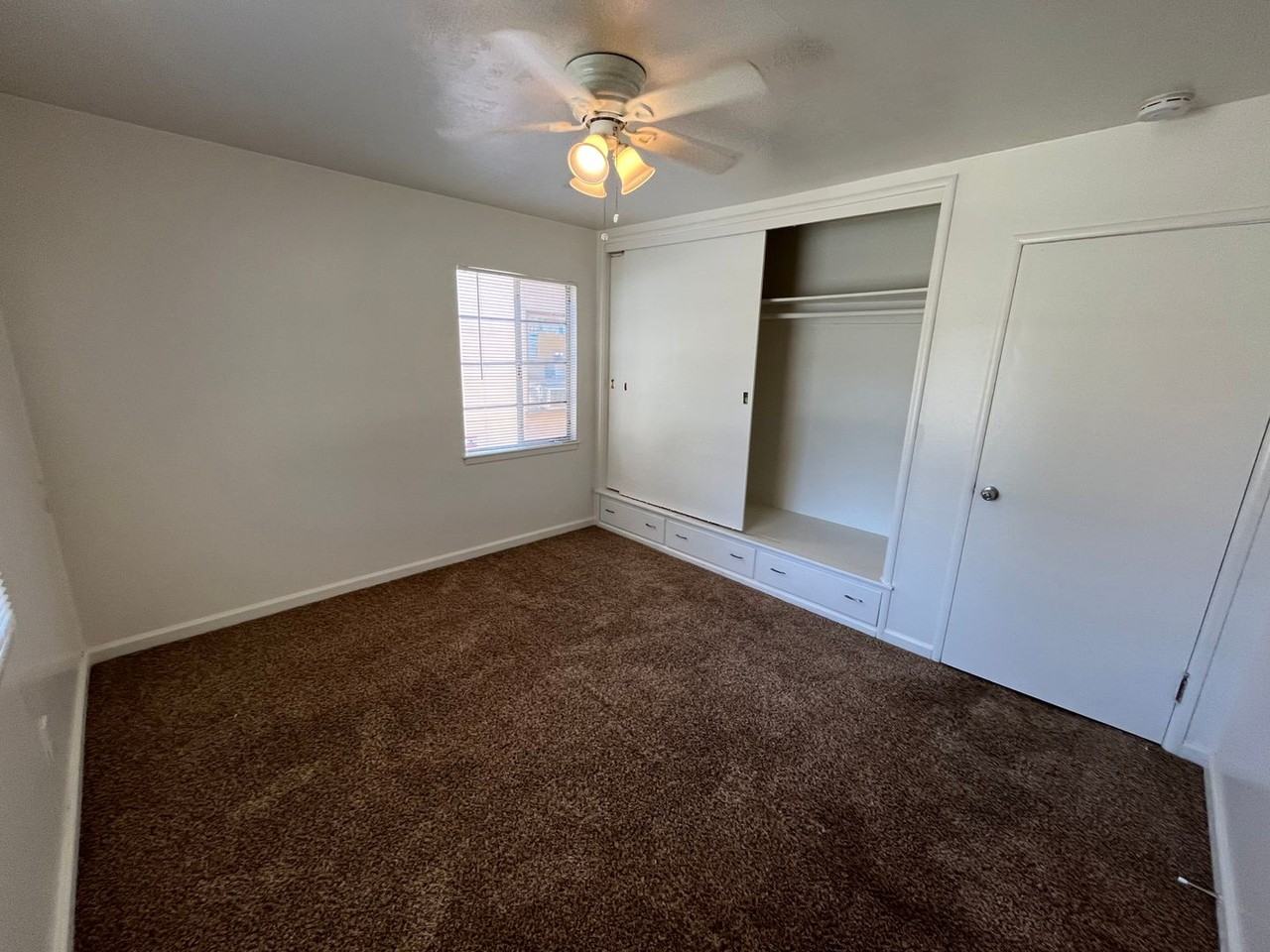 315 W Kaweah Ave - Photo 7 of 14