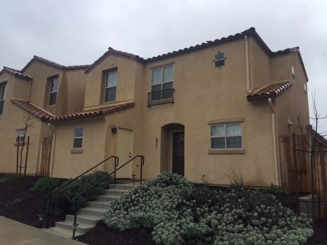 572 River Oaks Dr