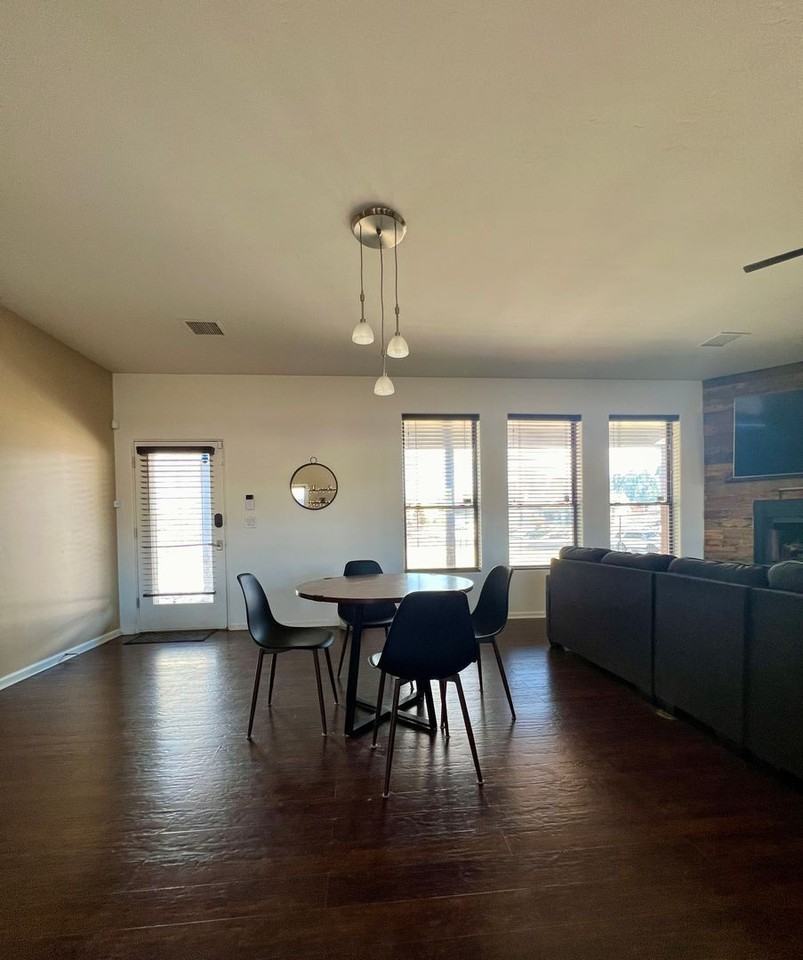 4321 N Lone Cactus Dr - Photo 2 of 31