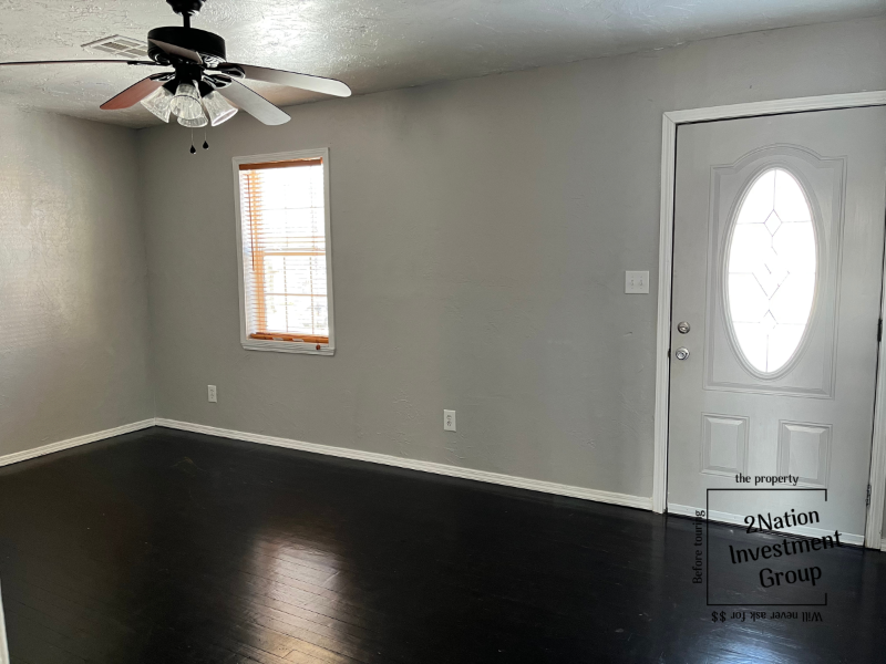 2924 Pioneer St - Photo 4 of 21