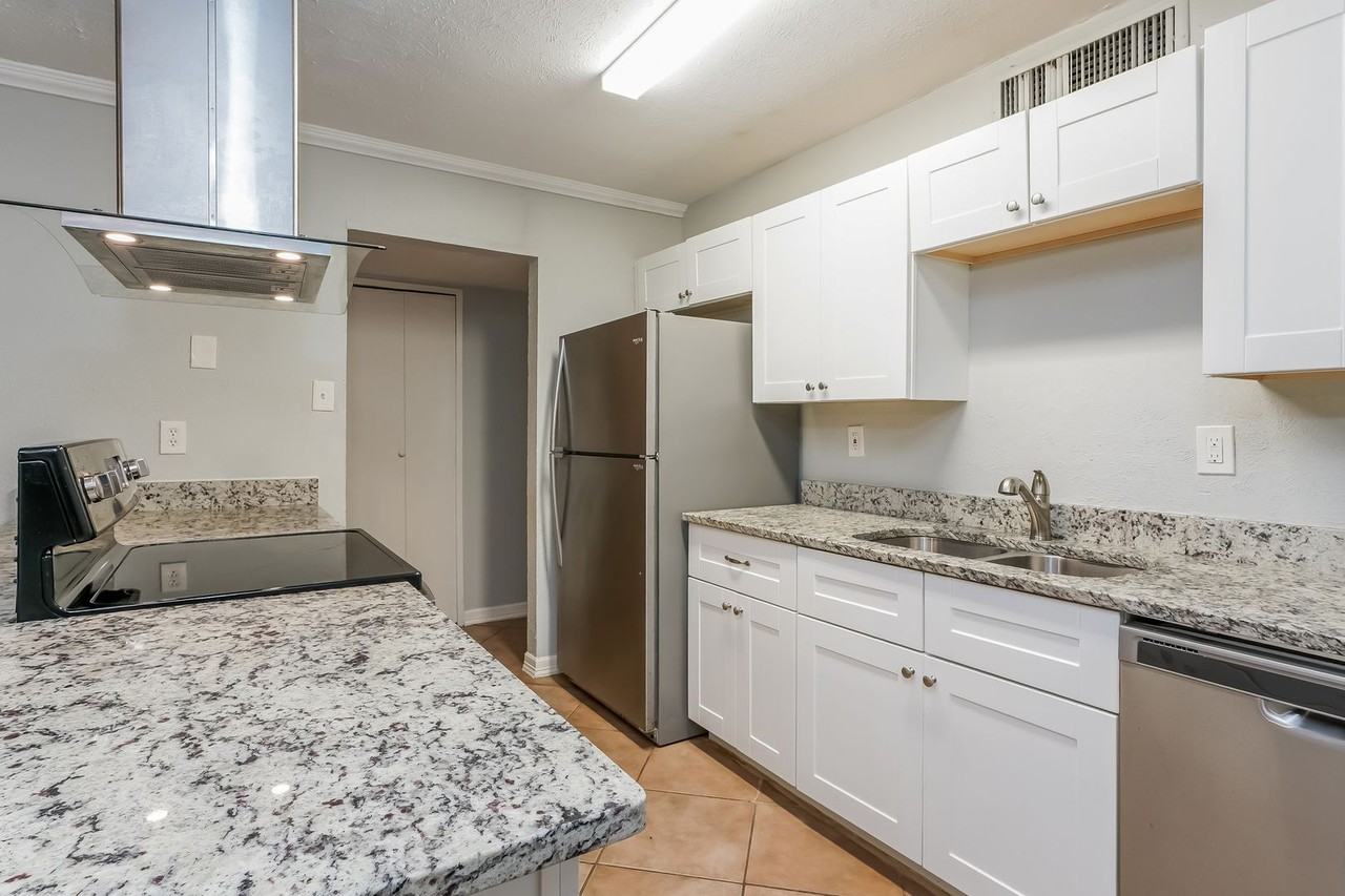 918 Clark Trl - Photo 7 of 16