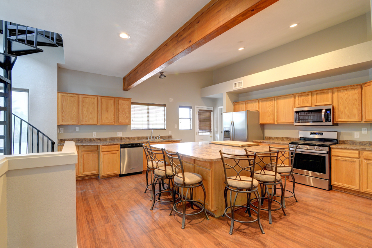 519 W 13th St - Photo 3 of 16