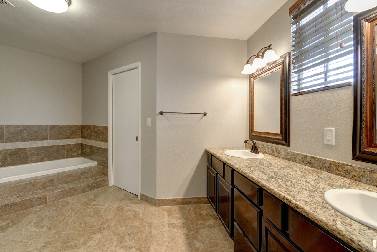 519 W 13th St - Photo 7 of 16