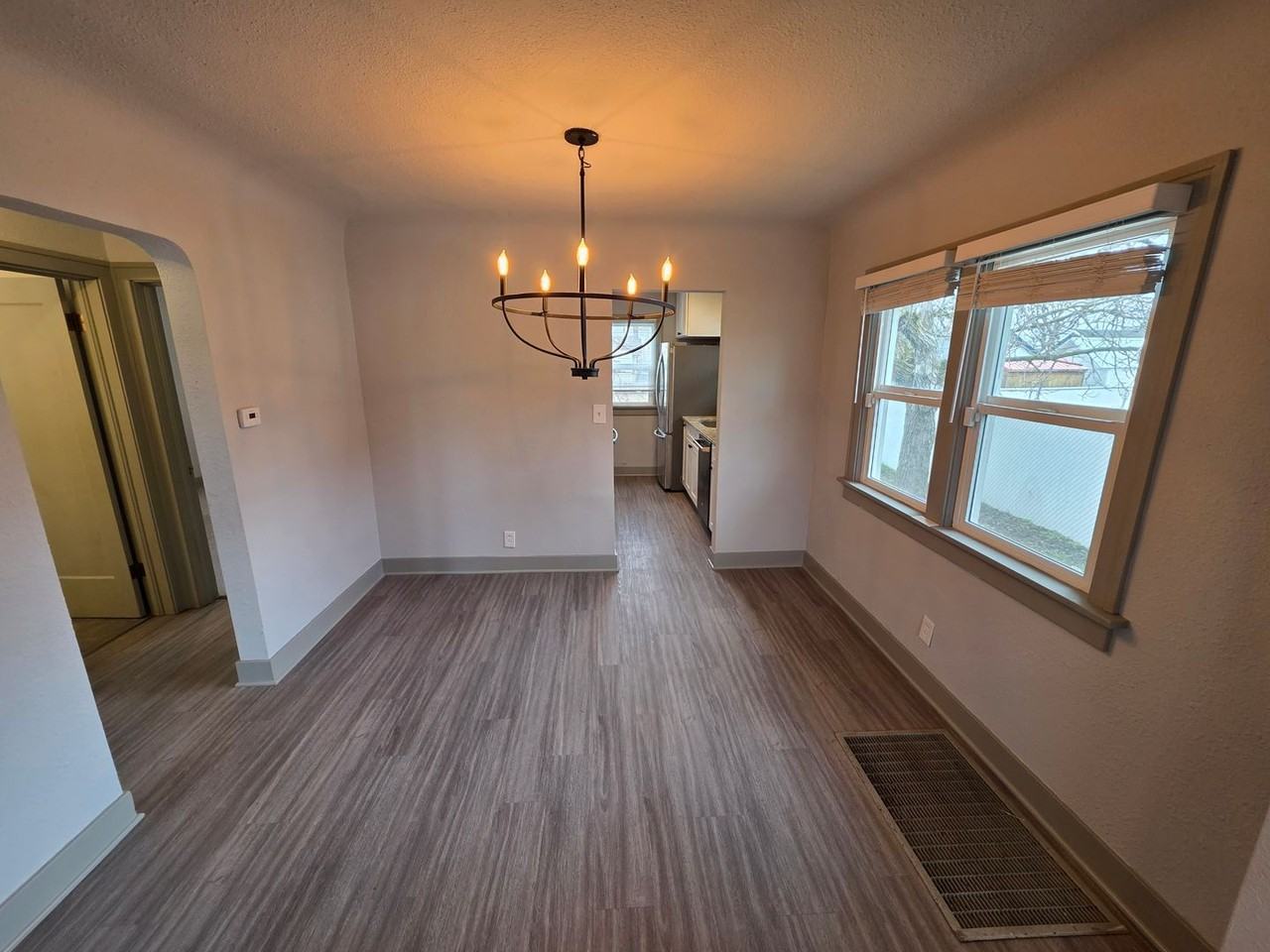 202 E Liberty Ave - Photo 3 of 16