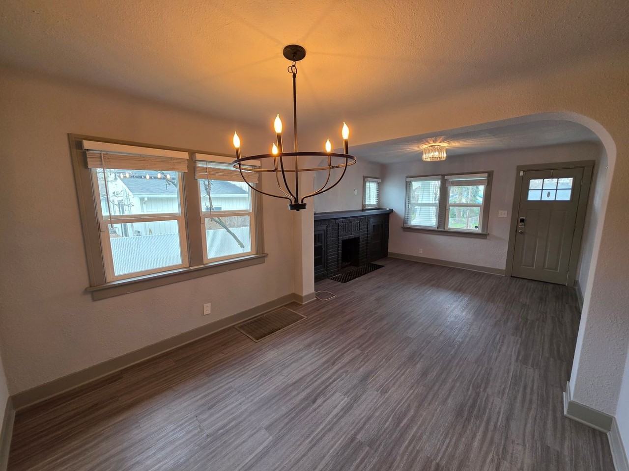 202 E Liberty Ave - Photo 4 of 16