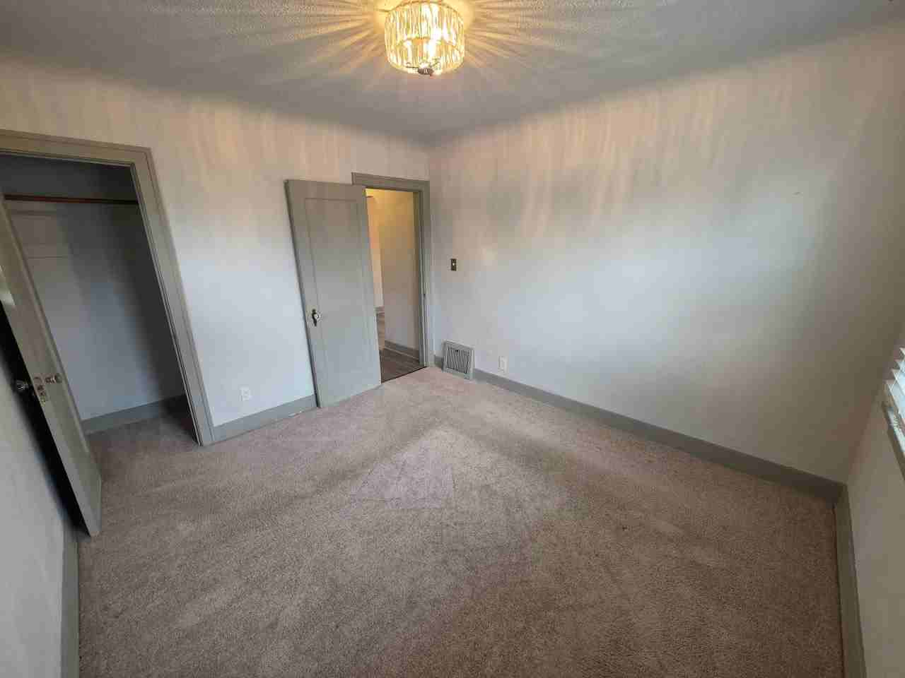 202 E Liberty Ave - Photo 6 of 16