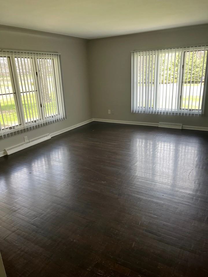 1017 Hein Ave - Photo 2 of 9